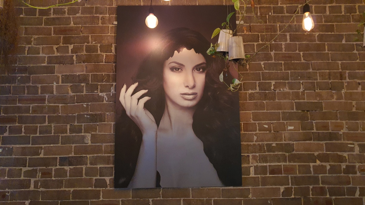 The Front Room Newtown Cafes Bars Sydney Art Out Live (2)